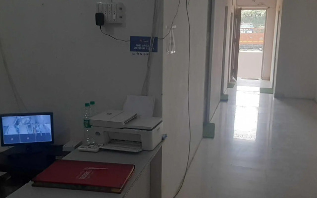 SPOT ON 89149 White House Hotel