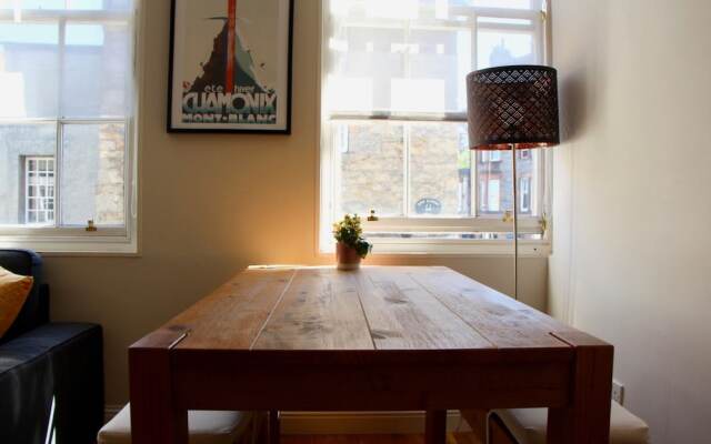 Bright And Spacious Flat Near City Centre