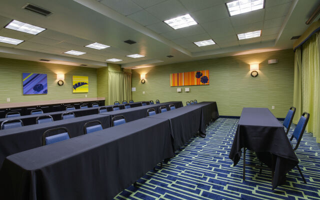 Holiday Inn Express Suites Plant City by IHG