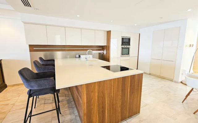 Beachfront Seaview Lux Penthouse