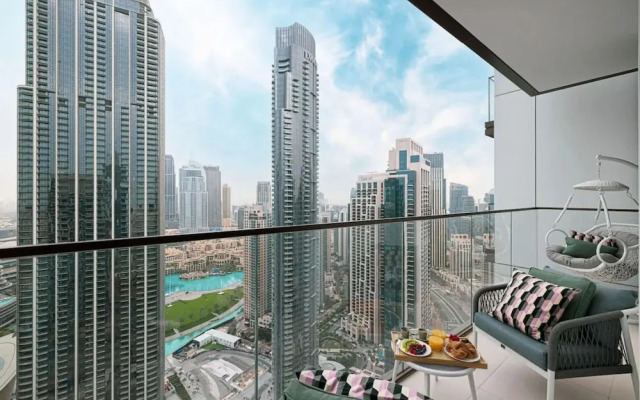 Burj Crown Lux Apartment by Dubai Mall