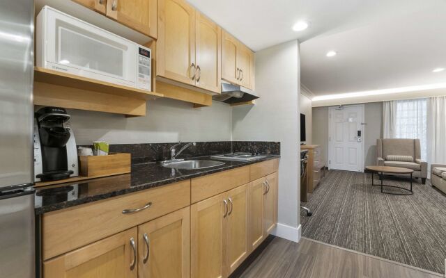 Best Western Plus Kelowna Hotel & Suites