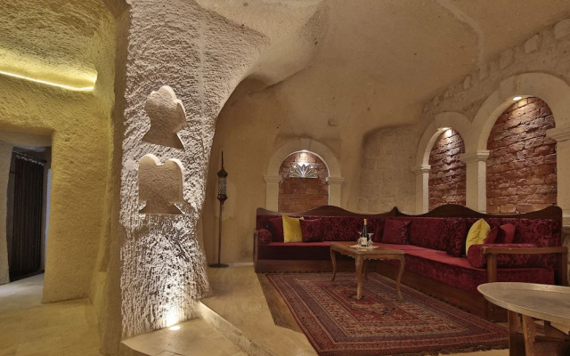 Romance Cave Suites