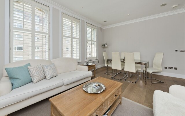 immaculate two bedroom apartment in chelsea by underthedoormat