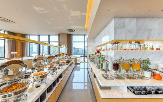 Candeo Hotels Matsuyama Okaido