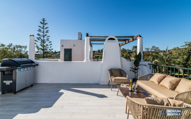 TOP RENOVATED 3-BDRM TOWNHOUSES with POOL, BBQ & ROOFTOP TERRACES