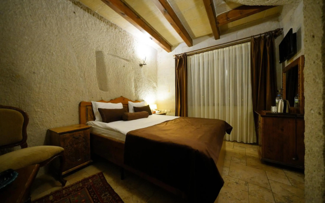 Harman Cave Hotel