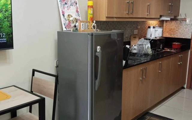 Serene Pasay Getaway - Entire Apartment for Rent