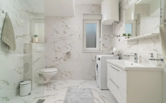 Lux 3 - Heated Pool - A6