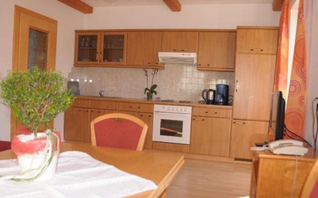 Almchalet Alpenflora