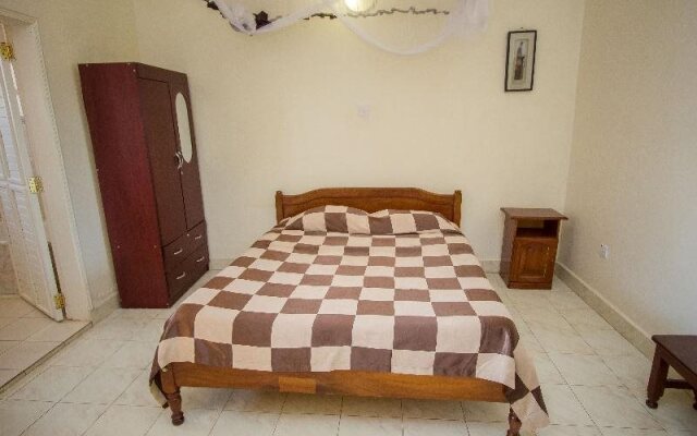 Golden Tripod Hotel