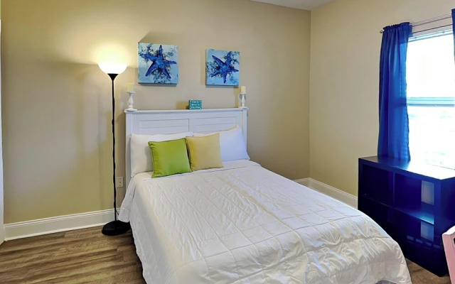 Laketown Wharf #1126