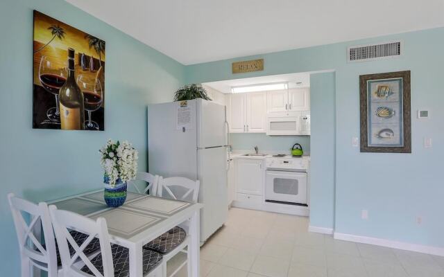 Breezy Condo With Deluxe Pool and Private Beach Access