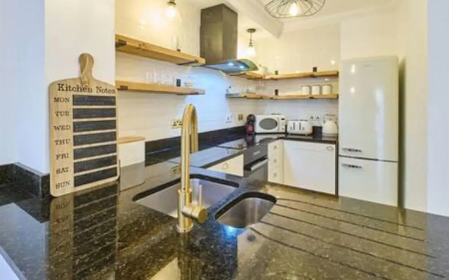 Host Stay Bellflower Mews
