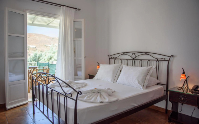 Yperia Hotel