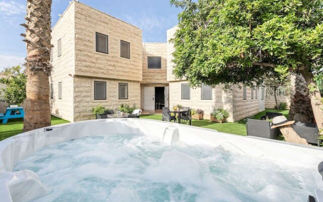 La Finca Luxury Suites Hotel