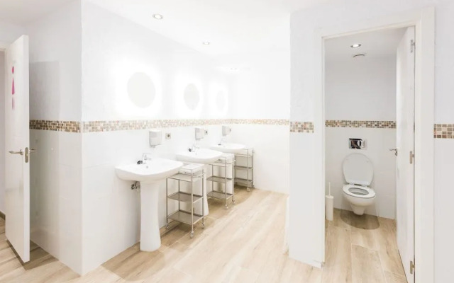 Y Hostel - Albergue Juvenil