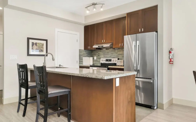 Lakefront Lux 2BR Symphony Of Comfort
