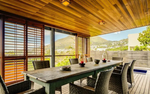 Spacious Apartment With Pool in Camps Bay