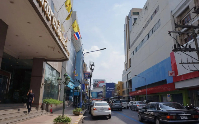 Siam Center Halal Hotel