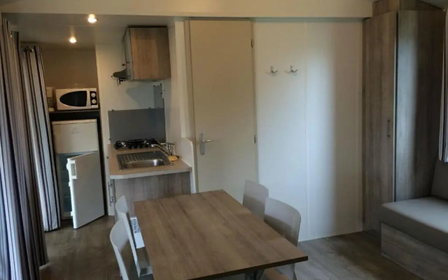 Mobil Home Dans Camping Mussonville