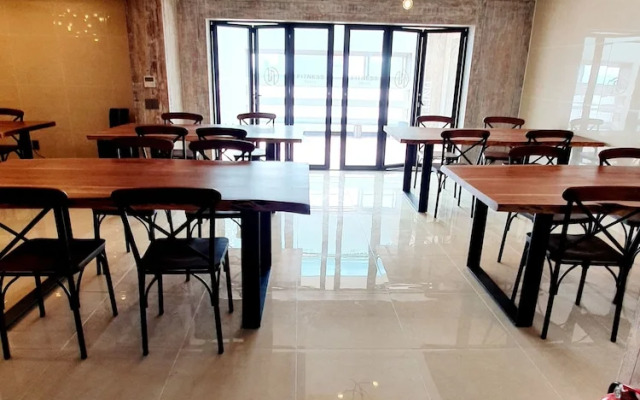 Uneed Business Hotel