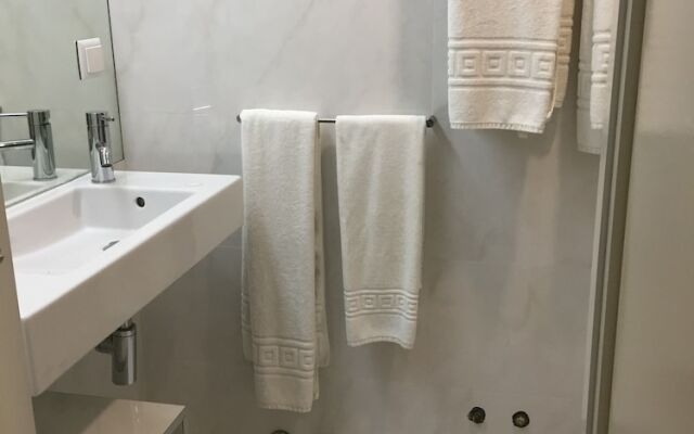 White Almada Oporto Apartments