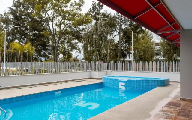 Hotel 5 Inn Plus