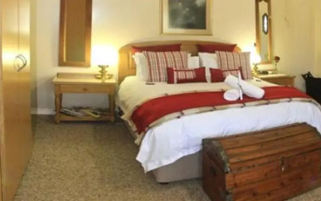 The Colonial on Arundel