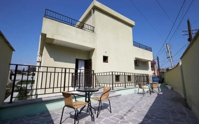Gold Line Hotel