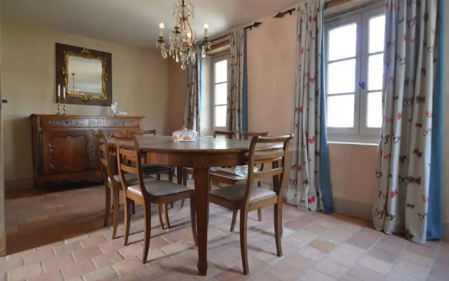 Luxurious Mansion in Castle Grounds in Lantheuil