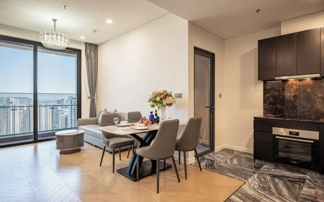 Eaton Park Riverside Luxury Vacation