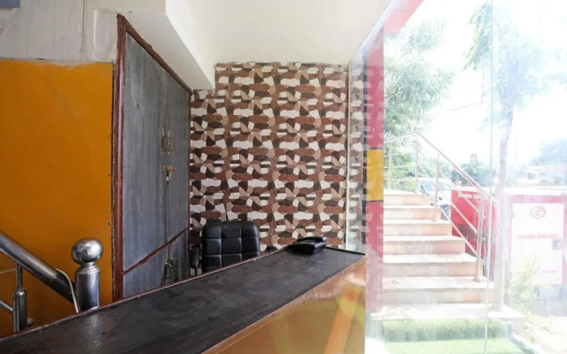 Oyo 17357 Hotel Royal Touch