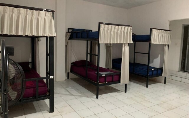 Arta Garden Guest House & Hostel