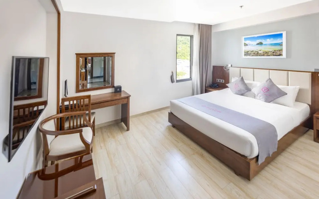 Cat Ba Paradise Hotel - Sky Bar & Massage