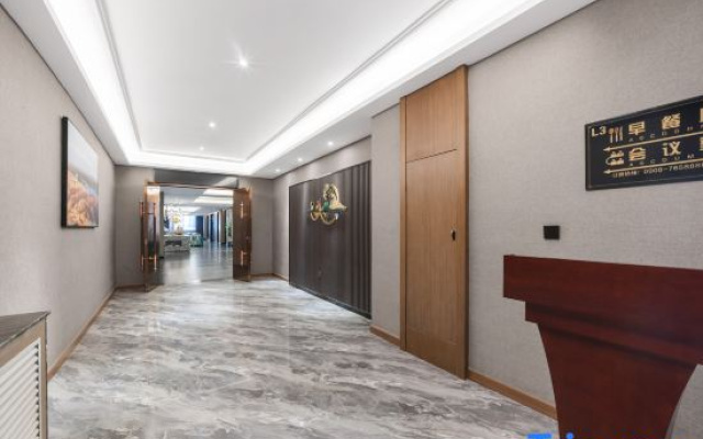 Lanou International Hotel, Artux People's Square