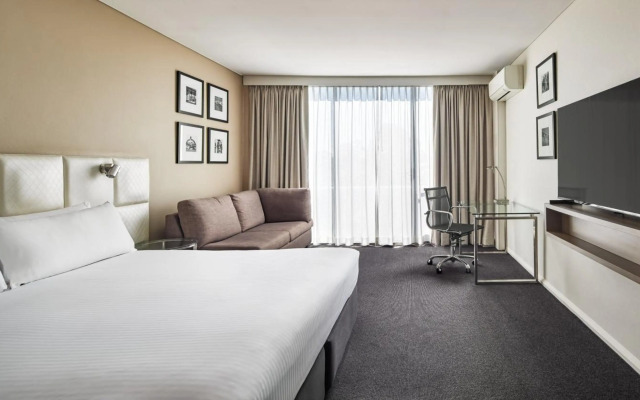 Holiday Inn Warwick Farm by IHG