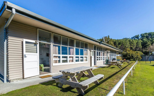 Motutere Bay Top 10 Holiday Park