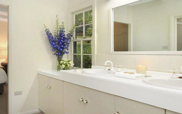 Que Sera - carefree stay near Gibraltar Resort