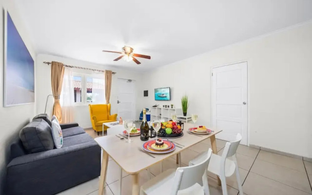 Cozy Bliss Condo w Pool Steps From Eagle Beach