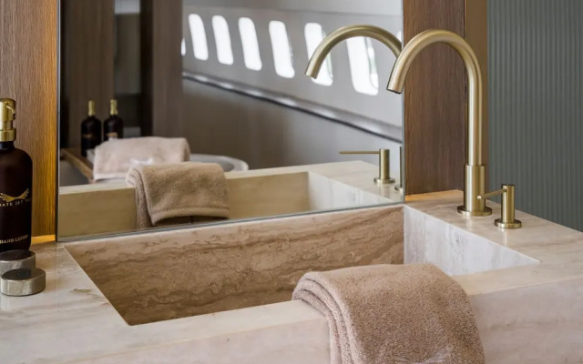 Private Jet Villa