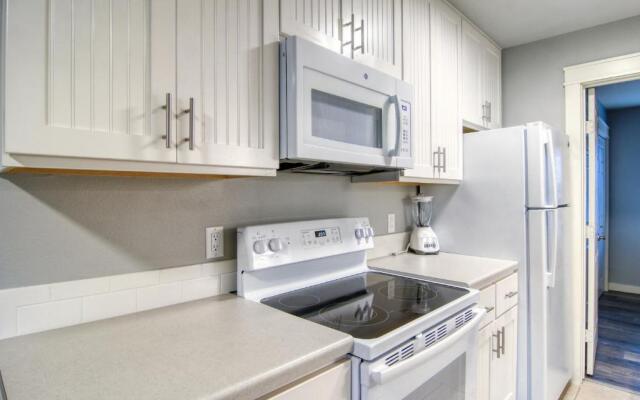 Courtyard #111 Condo