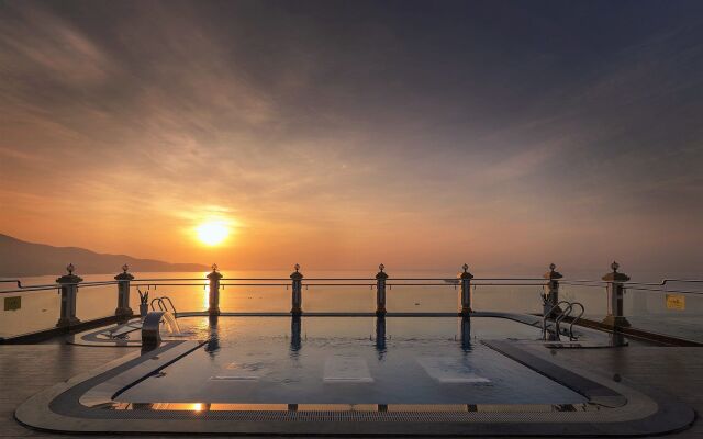7 Seven Sea Hotel