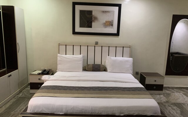 Islanders Lounge and Hotel