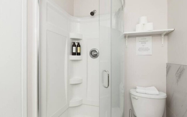 Huge 4 Bedroom Upper Suite