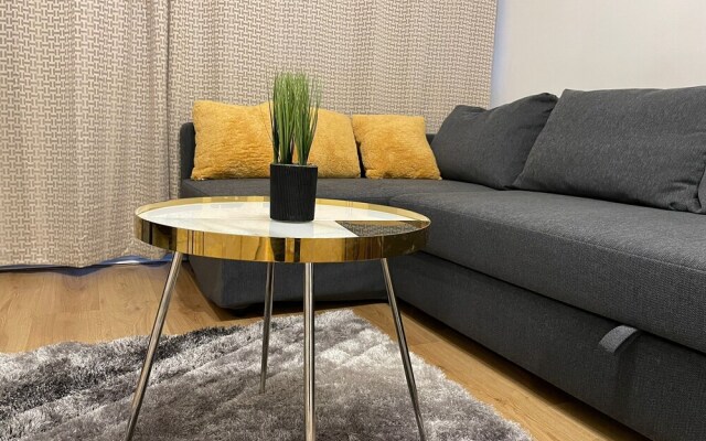 Walk to Lcy Airport/ Excel /dlr 1Br Flat