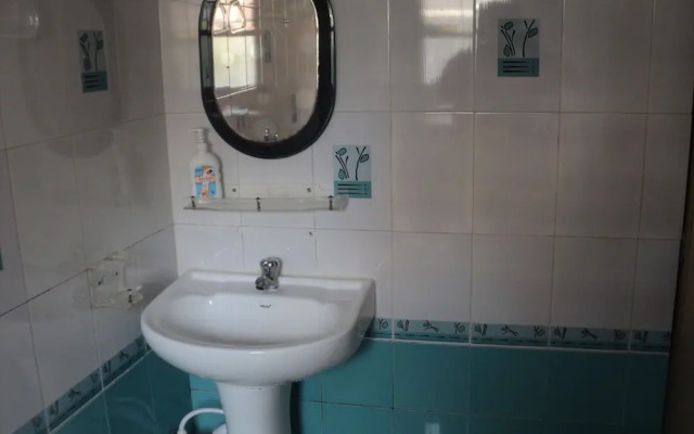 Royal Guest House & Service Apartment