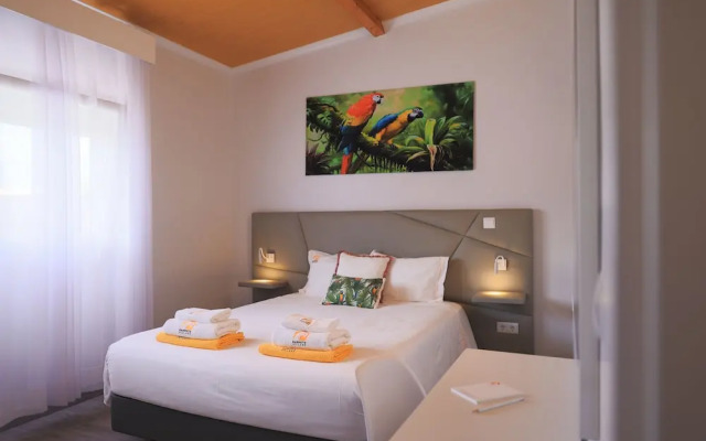 Parrots Village