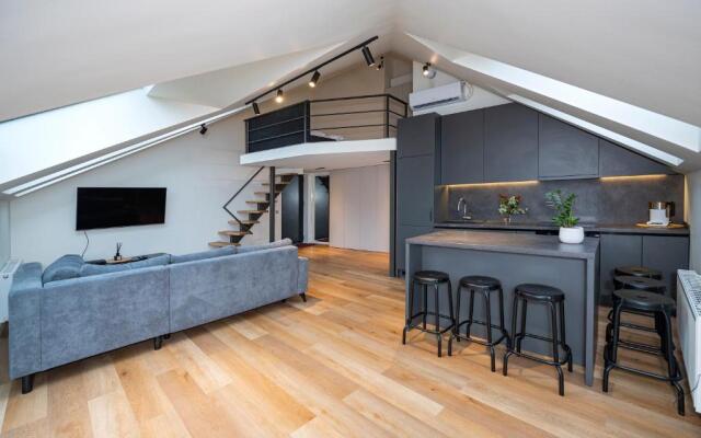 LOFT 1 BD Old Town Apartment by Hostlovers