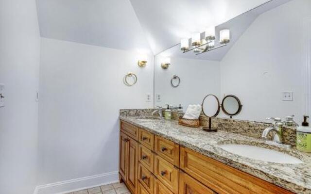 4712 Tennis Club Villa
